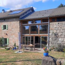 Gîte de Charrey, hotel in Le Chambon-sur-Lignon