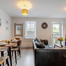 2 Bed in Broad Haven oc-f27801, hotel din Broad Haven