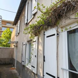 Small townhouse, hotel in Clermont-Ferrand