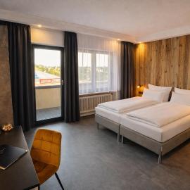 JUNIPRO Hotel Schinderhannes, hotel Weiskirchenben