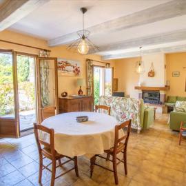 Large Spacious House In Fréjus, khách sạn ở Fréjus