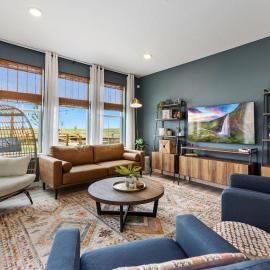 Sauna, Gym, Hot Tub and 4bd Home, hotel a Loveland