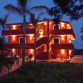 Flores B&B, hotel u gradu Focene