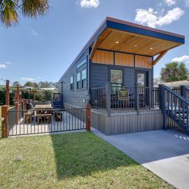 0.5 Mi to Rodeo & Events! River Ranch Tiny Home, hotel in River Ranch
