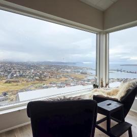 Skylark - penthouse - panorama view - city life، فندق في Argir