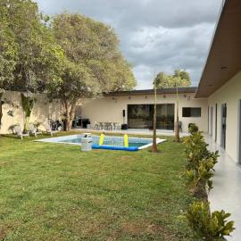 House in Ica with pool, grill and large garden, hotel di Ica