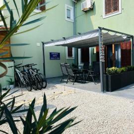 Apartment ADEPTO, hotel a Sveti Jakov