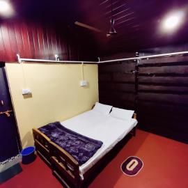 Patanga beach front cottage, hotel in Gokarna