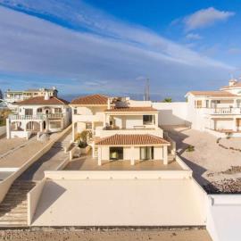 Beautiful Huge Beachfront Home Serenity Beach