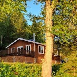 Le Chaleureux, Picanoc River, hotel a Kazabazua