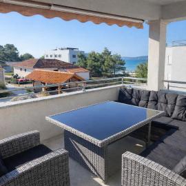 Spacious 3 Bedroom Apartment 50m from Sea 2 Bathrooms 2 Terraces Near Beach、プリヴラカのホテル