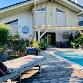 Luxuriöses Haus mit Pool Wellness Sauna Entspannungsraum, מלון בWindorf