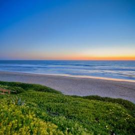 Oceanfront Apartment, Private Balcony, Beach Access, Sunset Views, hotel in Carlsbad