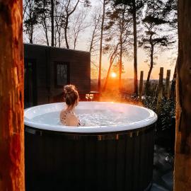 De Strandhoed - Boshuys met hottub, hotel a Haarle