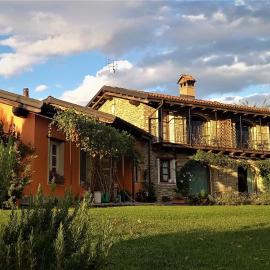 Magiche Langhe – hotel w mieście Paroldo
