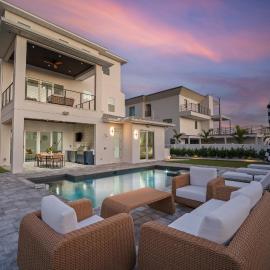 Luxury Cocoa Beach Oceanview Beach House Heated Private Pool, Spa & Beach Access Sleeps 12, hotel in Cocoa Beach
