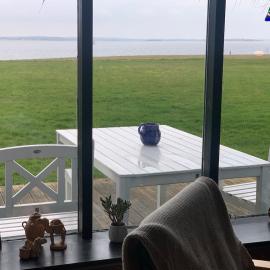 Bo i vandkanten på Avernakø