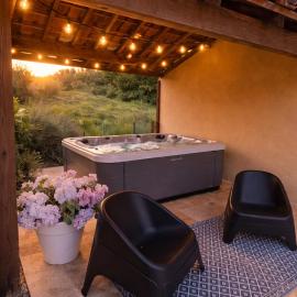 Maison Mila avec Jacuzzi proche Sarlat, hótel í Vitrac
