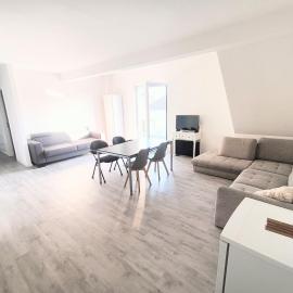 Apartment mit Balkon