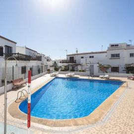 1 BR Condo Chapelas Costa del Silencio AC Pool WIFI, hotel in Arona
