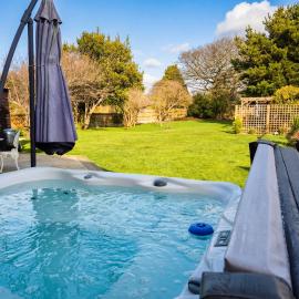 Hill Head Beachside Cottage with Large Garden and Sea Views 5bed slp12