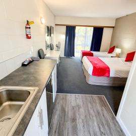 Midway Pacifica Lodge, hótel í Lower Hutt