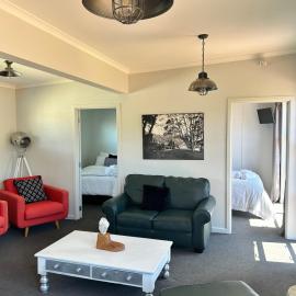 Classic Te Anau- Short walk to Town Centre & Lake