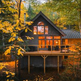 Secluded Cabin with Private Trails、Keeneのホテル