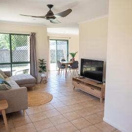 Quiet Cozy Townhouse in North Mackay, hotel din North Mackay