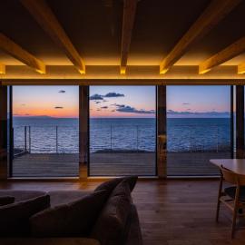 Yunagi 夕凪プライベートサウナ付ヴィラオーシャンフロントの絶景宿 夕日とサウナを満喫海と夕日に包まれる贅沢空間، فندق في Mōrai