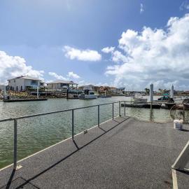 Spacious 4BR Waterfront Stay Pool Table AC