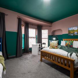 Hull's Largest 5BR Group Hope Home 8 Beds Garden, Games & Parking