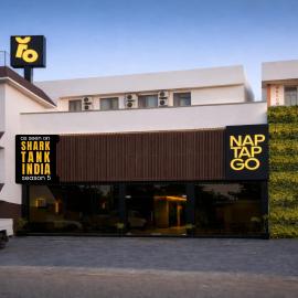 NAPTAPGO - Japanese Inspired Pod Hotel Katra – hotel w mieście Katra
