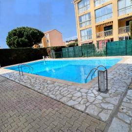 Pratsfleuris , piscine, pétanque et parking