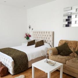 Modern Studio Near Gatwick