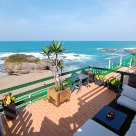 Pura Vida Estaño - Terraza privada con vistas al mar y acceso a la playa