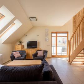 Nadmorski Apartament z Balkonem Blisko Plaży by Noclegi Renters