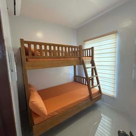 J20 Building Rental, hotel en Calatagan