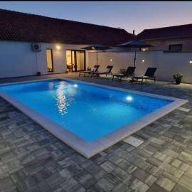 Holiday house Lipa with private pool