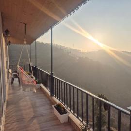 Adorable Stay - Pauri, hotel u gradu Devaprayāg