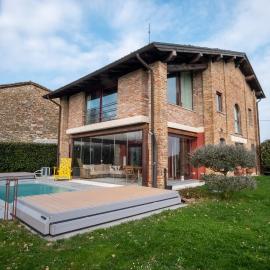GuestHost - Casa delle Querce Villa with Pool，Gropparello的飯店