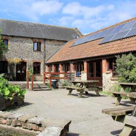 Magdalen The Old Dairy, hotel in Winsham