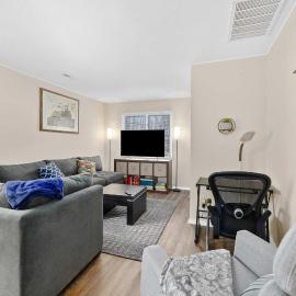 Cozy 2BR - Condo -Near Zoo - Fast WiFi -Garage, hotel v destinácii Fort Wayne