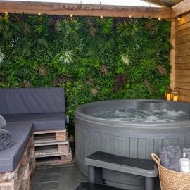 Luxury Barn & Hot Tub at Escape to the Stables, hotel i Bodfari