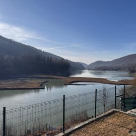 Doftana Lake House, hotel a Teşila