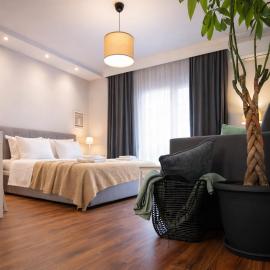 Escape Central Stay with Parking - Meno Homes 4A