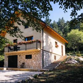 House sid forest, Hotel in Otočac