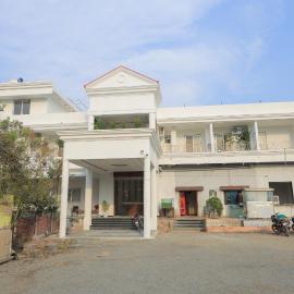 Srushti Resort, hotel in Daulatābād