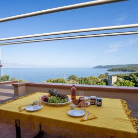 Appartamento in Residence con Piscina e Baia Privata