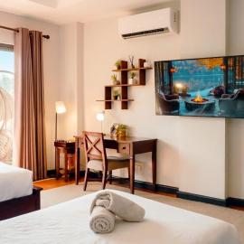 The Hideaway - Scenic Views in Crosswind Tagaytay, hotel en Tagaytay